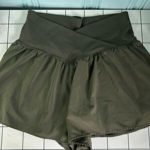 Aerie Crossover Flowy Shorts- forest green